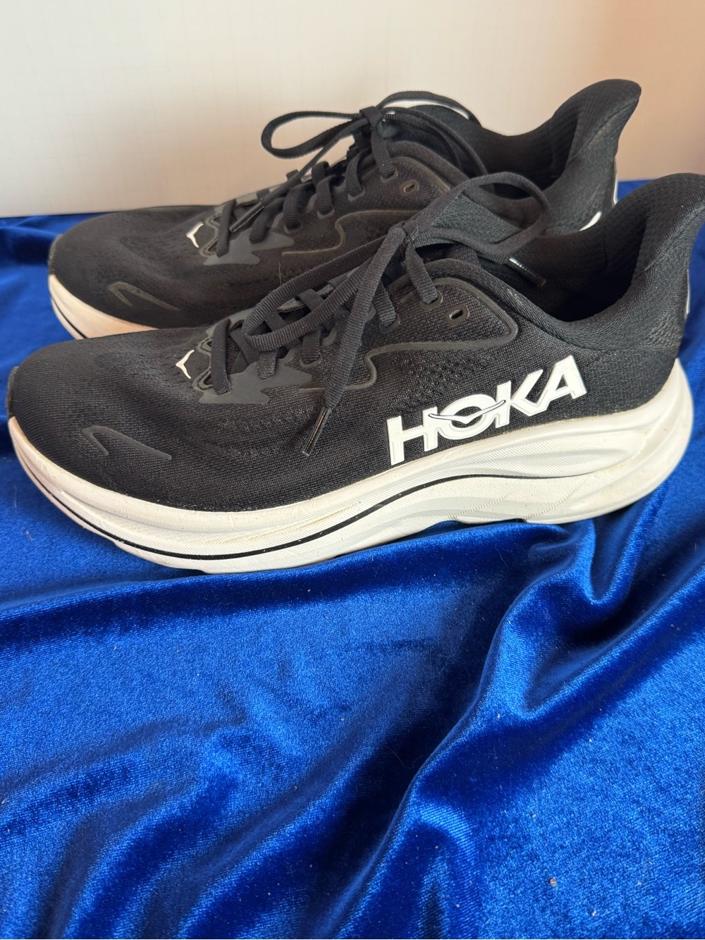 Hoka One One Clifton 10 Black Athletic Shoes with White Logo - Picture 3 of 10